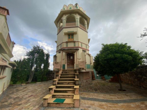 Beautiful 4BR Farmhouse with Pool and Jacuzzi in Jaipur